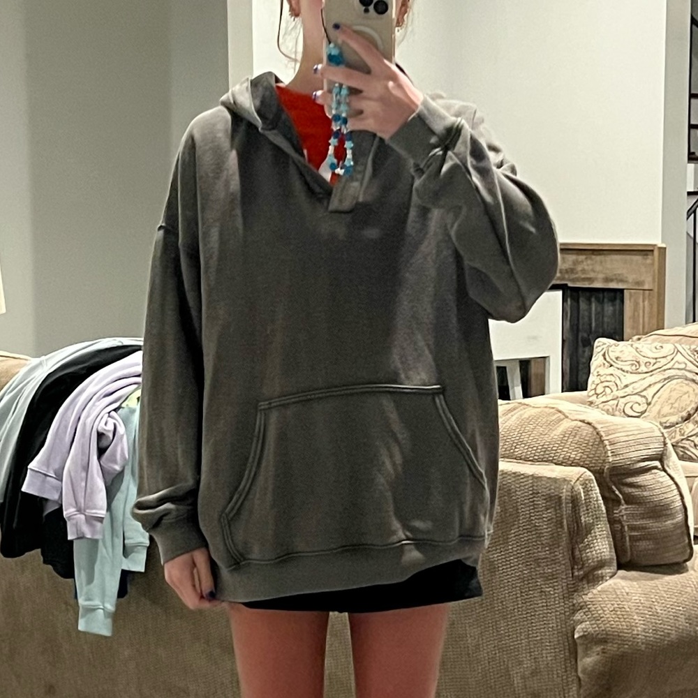 AERIE ARMY GREEN V NECK SWEATSHIRT